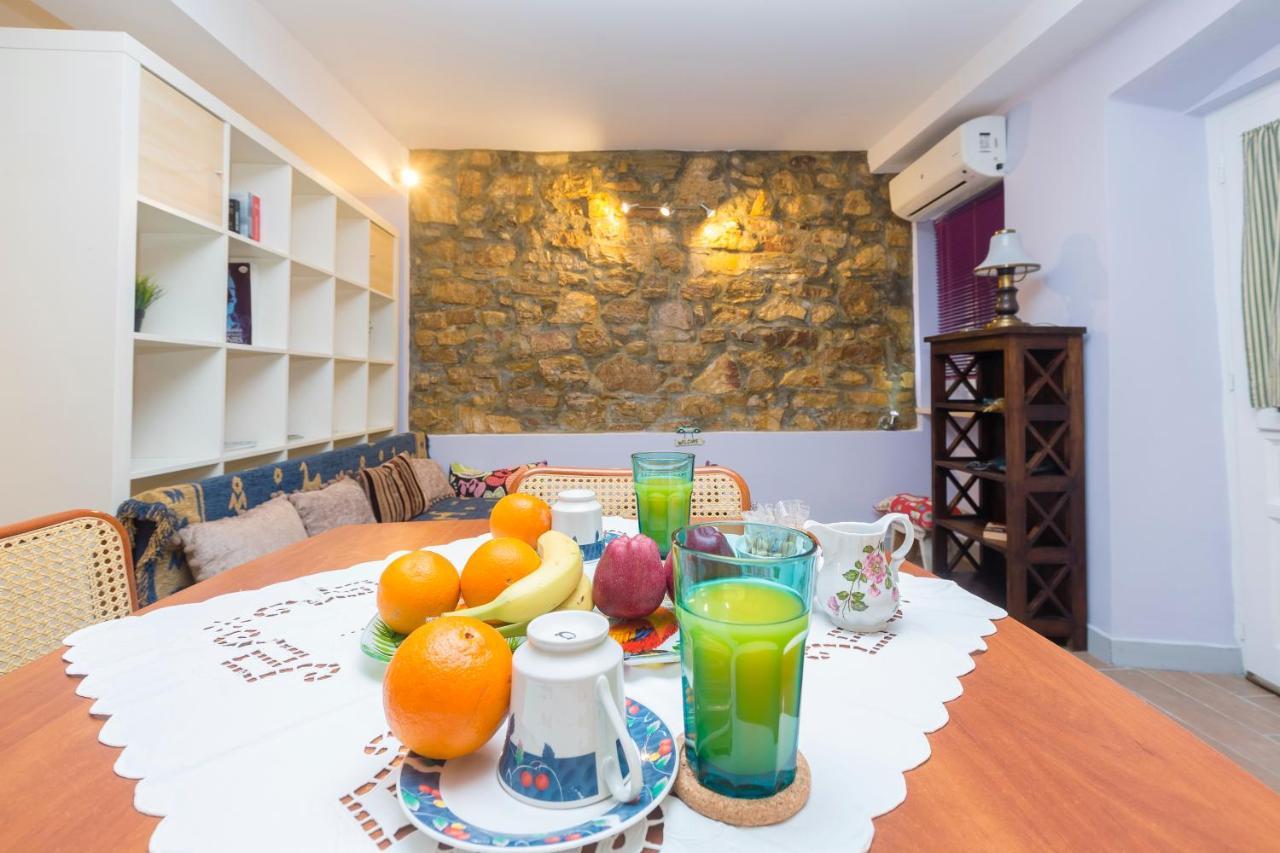 Townhall Apartment *